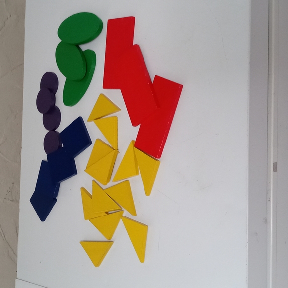 Melissa & Doug Beginner Pattern Blocks - Picture 3 of 8